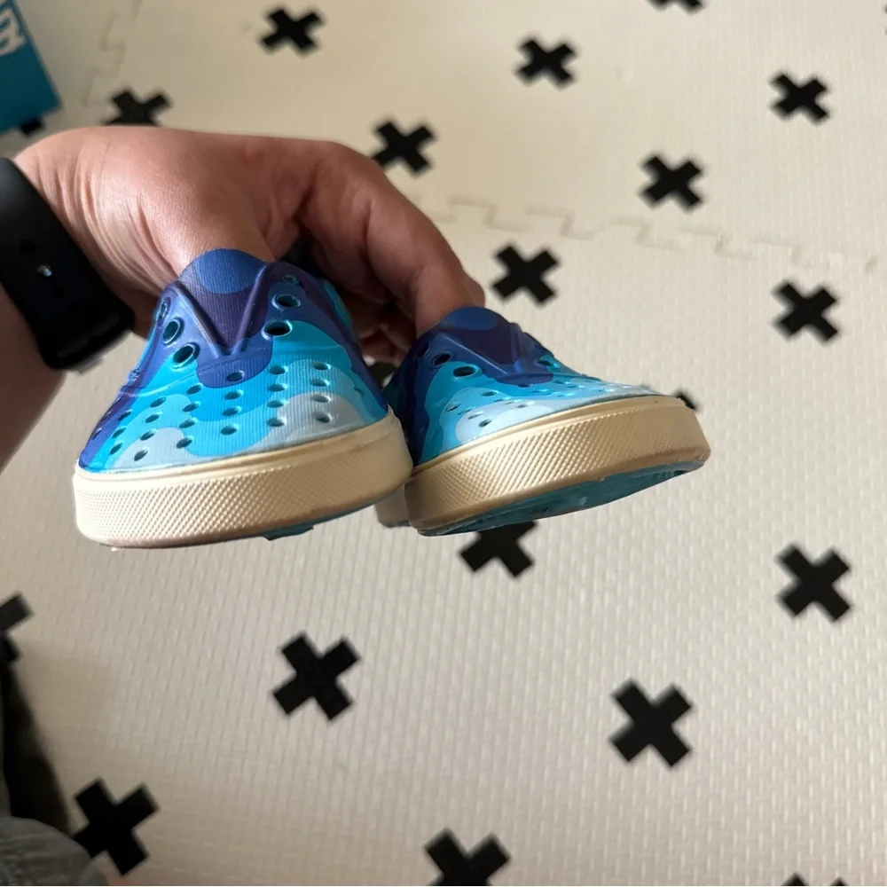 Native slip on shoes miller print blue bone surfer wave size C5